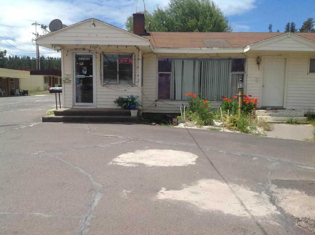 Budget Inn Motel Chemult Exterior foto